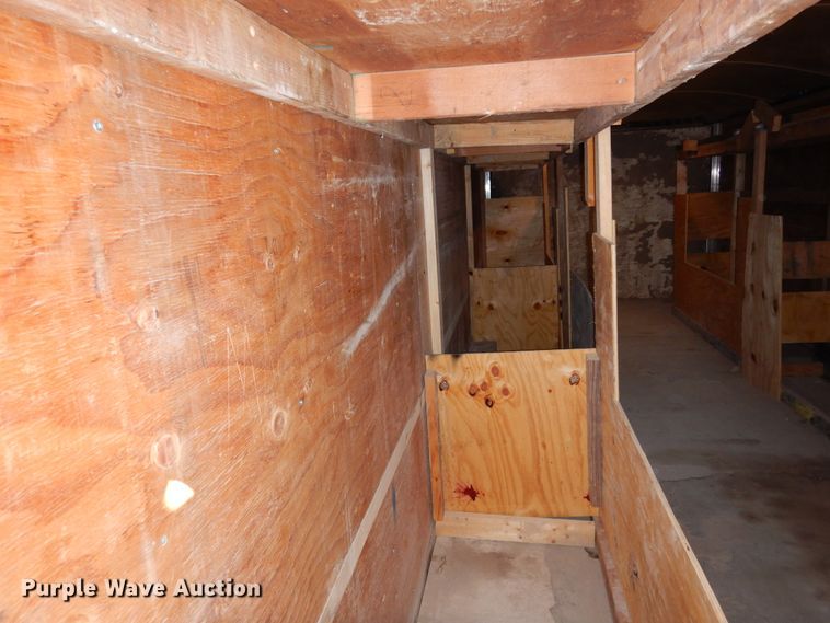 image for item DK0228 2011 TNT THR8.530TA  enclosed cargo trailer