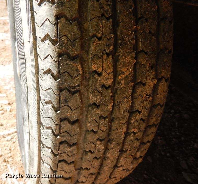 image for item DK0228 2011 TNT THR8.530TA  enclosed cargo trailer