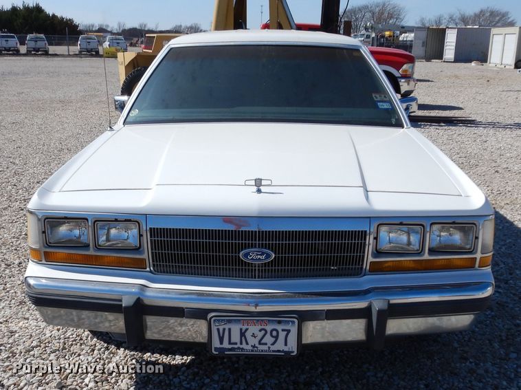 image for item DK0276 1990 Ford Crown Victoria Wagon