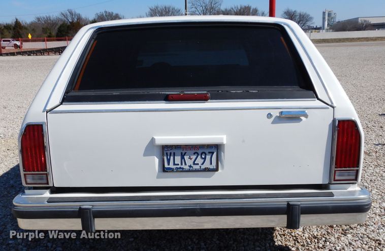 image for item DK0276 1990 Ford Crown Victoria Wagon