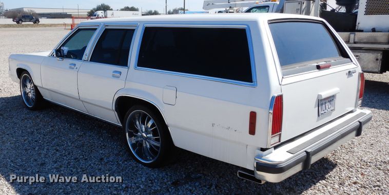 image for item DK0276 1990 Ford Crown Victoria Wagon