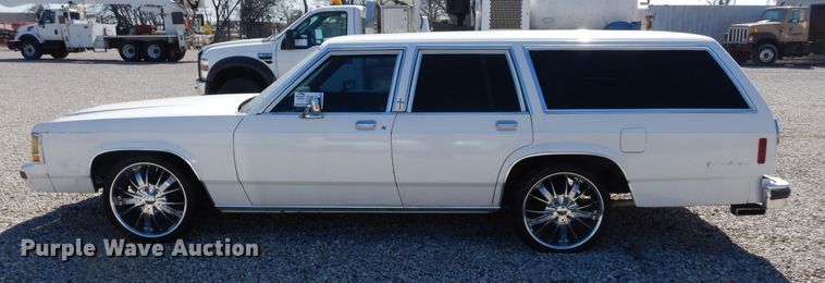 image for item DK0276 1990 Ford Crown Victoria Wagon