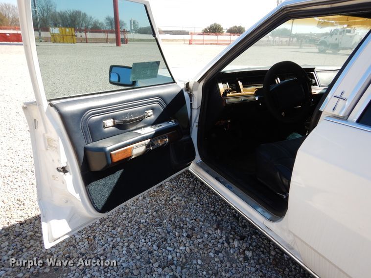 image for item DK0276 1990 Ford Crown Victoria Wagon