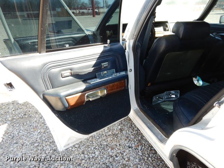 image for item DK0276 1990 Ford Crown Victoria Wagon