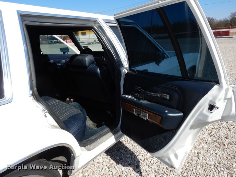 image for item DK0276 1990 Ford Crown Victoria Wagon