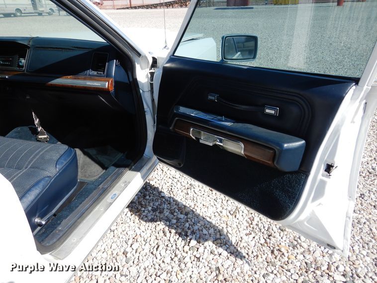 image for item DK0276 1990 Ford Crown Victoria Wagon