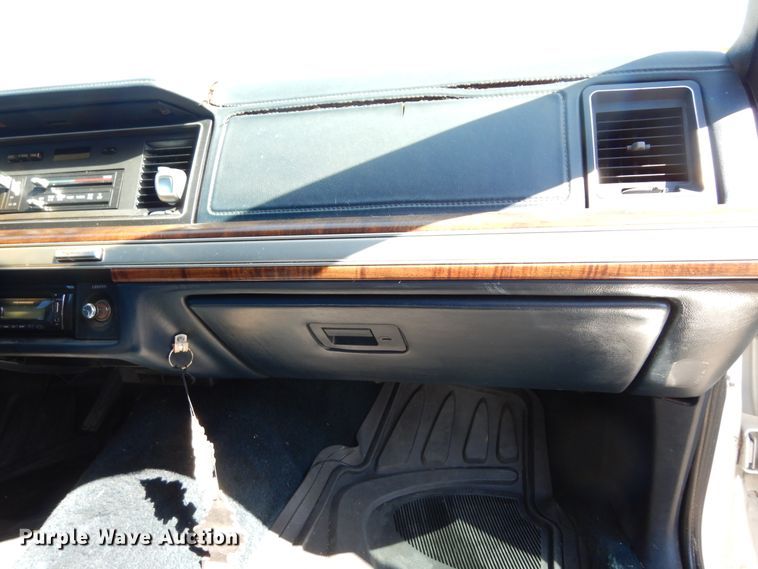 image for item DK0276 1990 Ford Crown Victoria Wagon