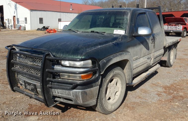 image for item DK4341 2001 Chevrolet Silverado 1500  Ext. Cab flatbed pickup truck