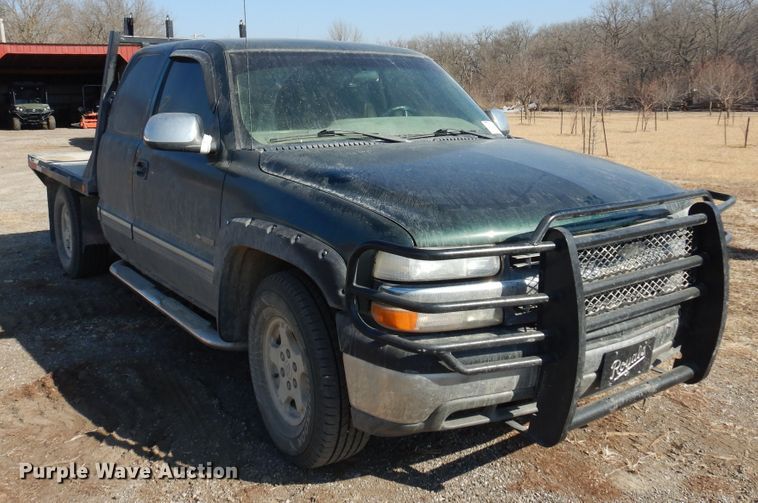 image for item DK4341 2001 Chevrolet Silverado 1500  Ext. Cab flatbed pickup truck