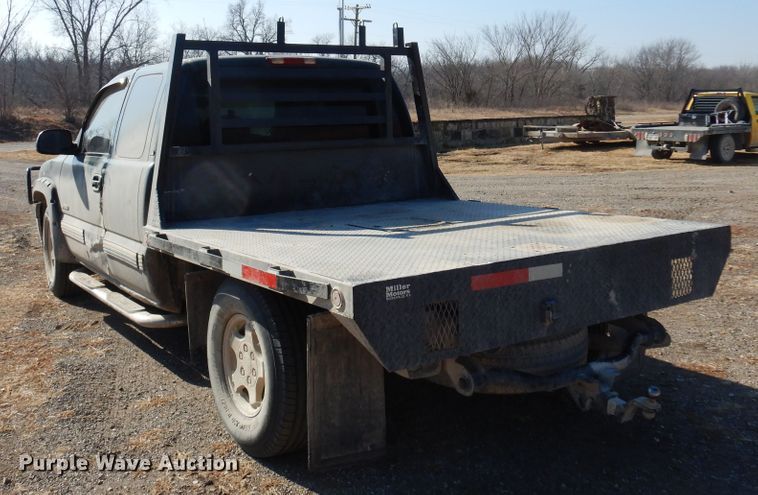 image for item DK4341 2001 Chevrolet Silverado 1500  Ext. Cab flatbed pickup truck