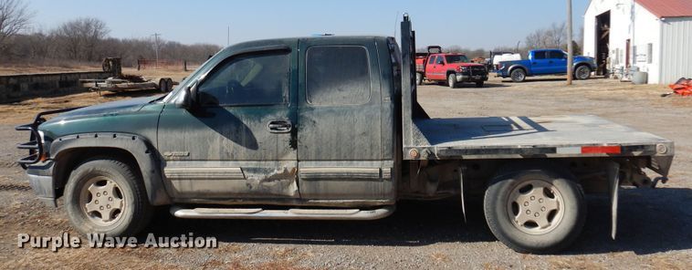 image for item DK4341 2001 Chevrolet Silverado 1500  Ext. Cab flatbed pickup truck