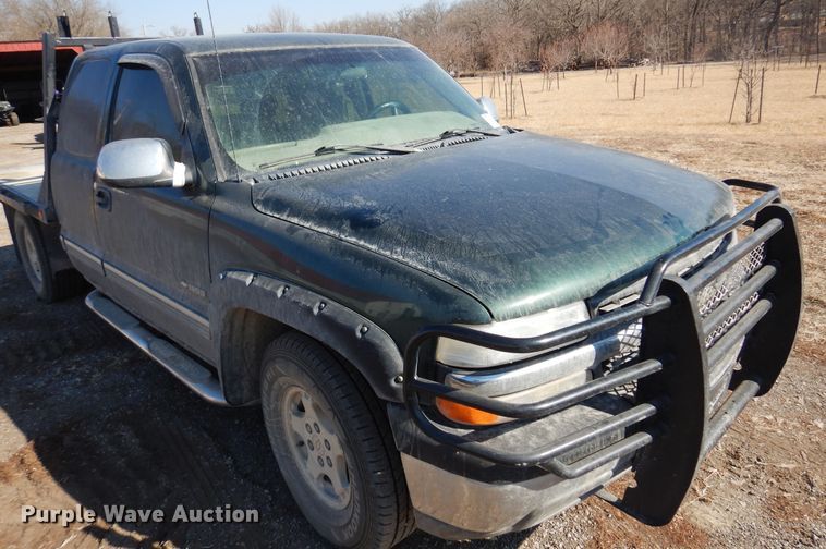 image for item DK4341 2001 Chevrolet Silverado 1500  Ext. Cab flatbed pickup truck