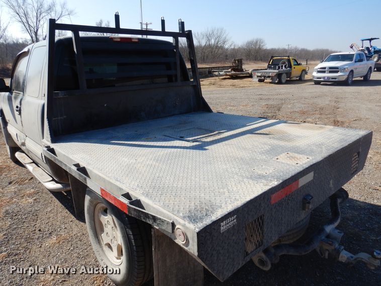 image for item DK4341 2001 Chevrolet Silverado 1500  Ext. Cab flatbed pickup truck