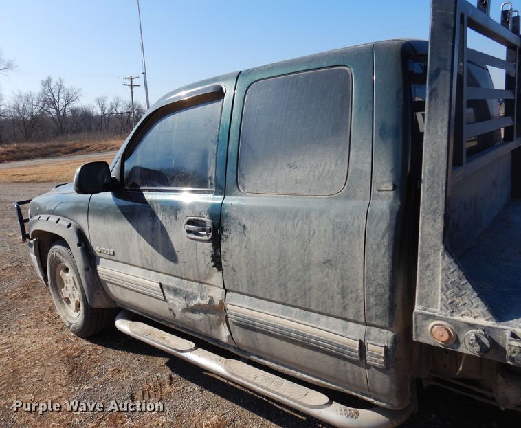 image for item DK4341 2001 Chevrolet Silverado 1500  Ext. Cab flatbed pickup truck