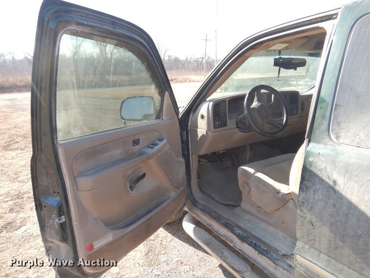 image for item DK4341 2001 Chevrolet Silverado 1500  Ext. Cab flatbed pickup truck