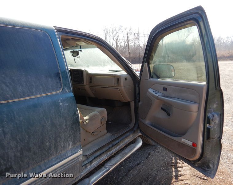 image for item DK4341 2001 Chevrolet Silverado 1500  Ext. Cab flatbed pickup truck