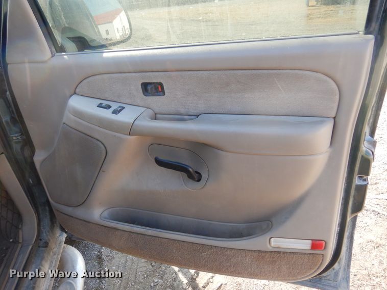 image for item DK4341 2001 Chevrolet Silverado 1500  Ext. Cab flatbed pickup truck