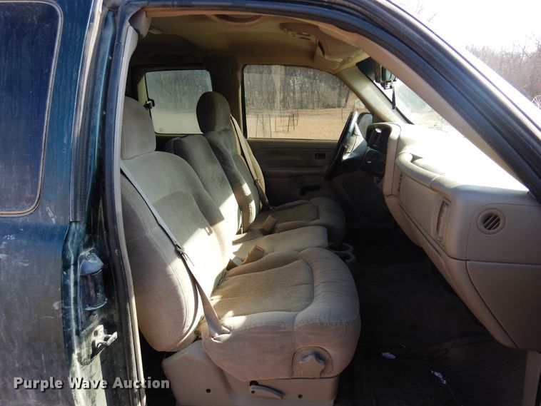 image for item DK4341 2001 Chevrolet Silverado 1500  Ext. Cab flatbed pickup truck