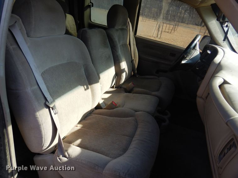 image for item DK4341 2001 Chevrolet Silverado 1500  Ext. Cab flatbed pickup truck