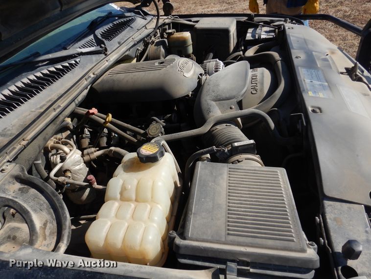 image for item DK4341 2001 Chevrolet Silverado 1500  Ext. Cab flatbed pickup truck