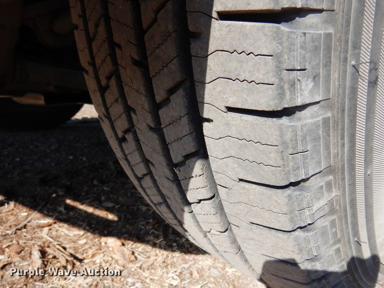 image for item DK4341 2001 Chevrolet Silverado 1500  Ext. Cab flatbed pickup truck