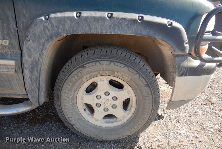 image for item DK4341 2001 Chevrolet Silverado 1500  Ext. Cab flatbed pickup truck