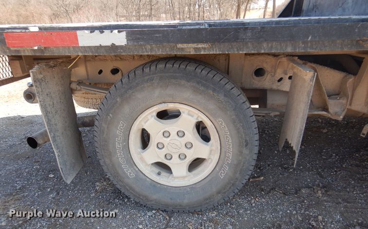 image for item DK4341 2001 Chevrolet Silverado 1500  Ext. Cab flatbed pickup truck