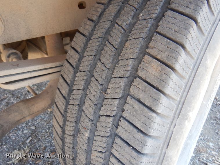 image for item DK4341 2001 Chevrolet Silverado 1500  Ext. Cab flatbed pickup truck