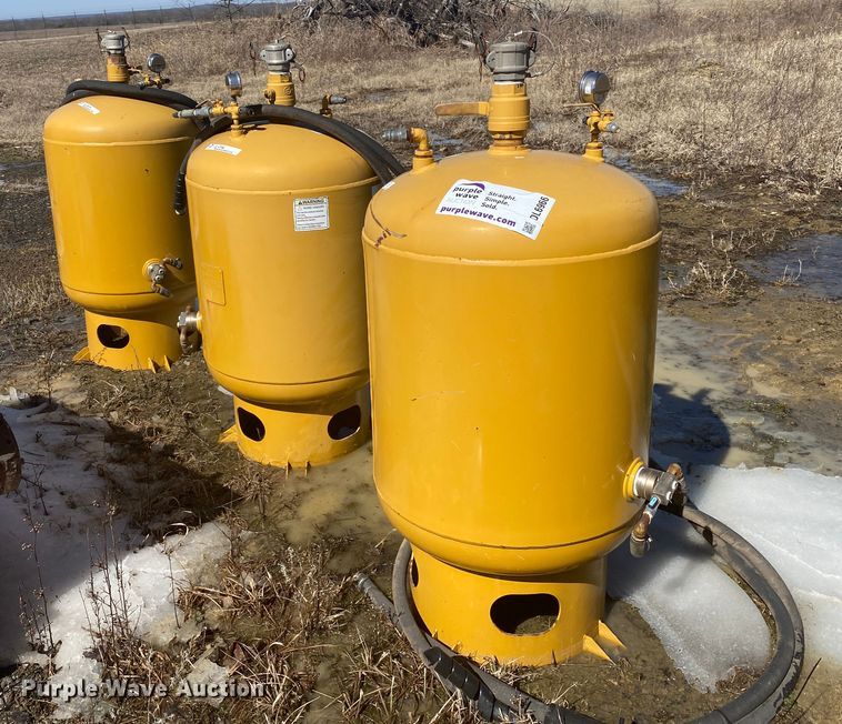 image for item DL6966 (3) air tanks