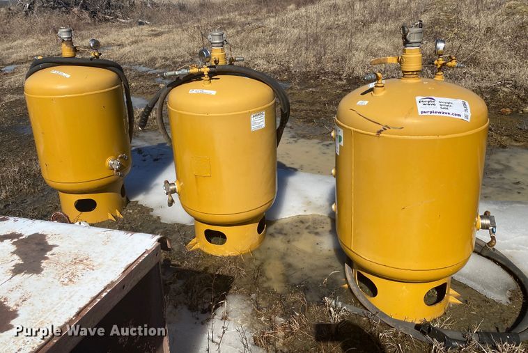 image for item DL6966 (3) air tanks