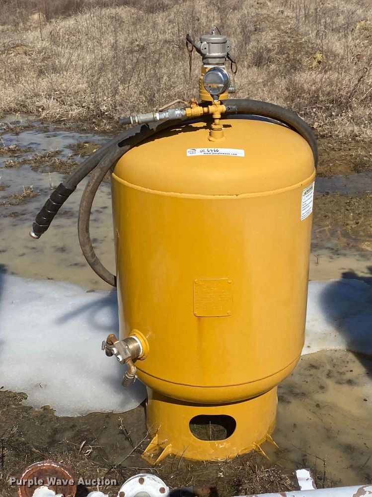 image for item DL6966 (3) air tanks