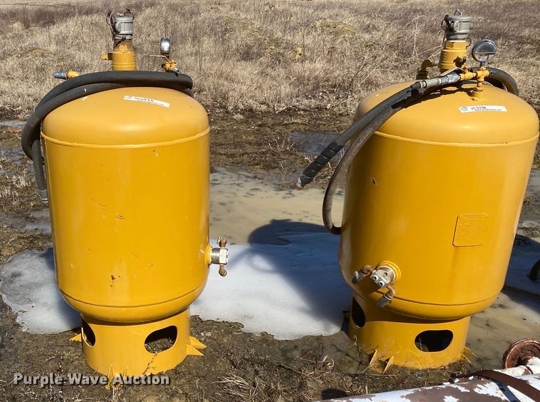 image for item DL6966 (3) air tanks