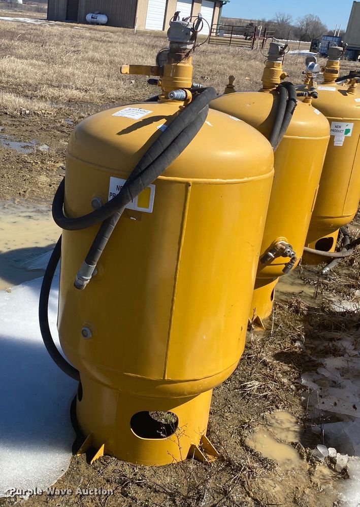 image for item DL6966 (3) air tanks