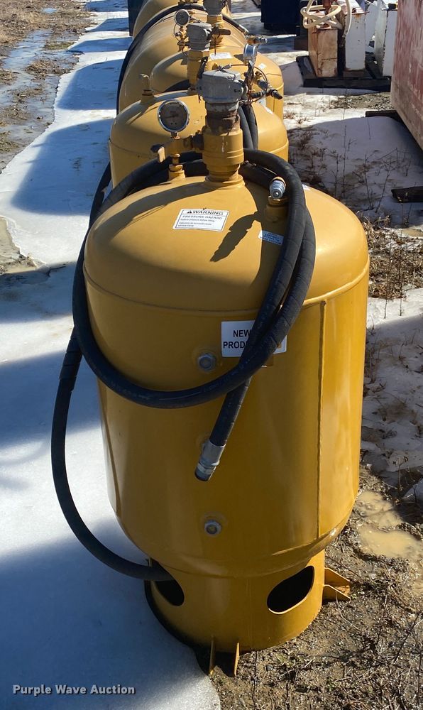 image for item DL6966 (3) air tanks