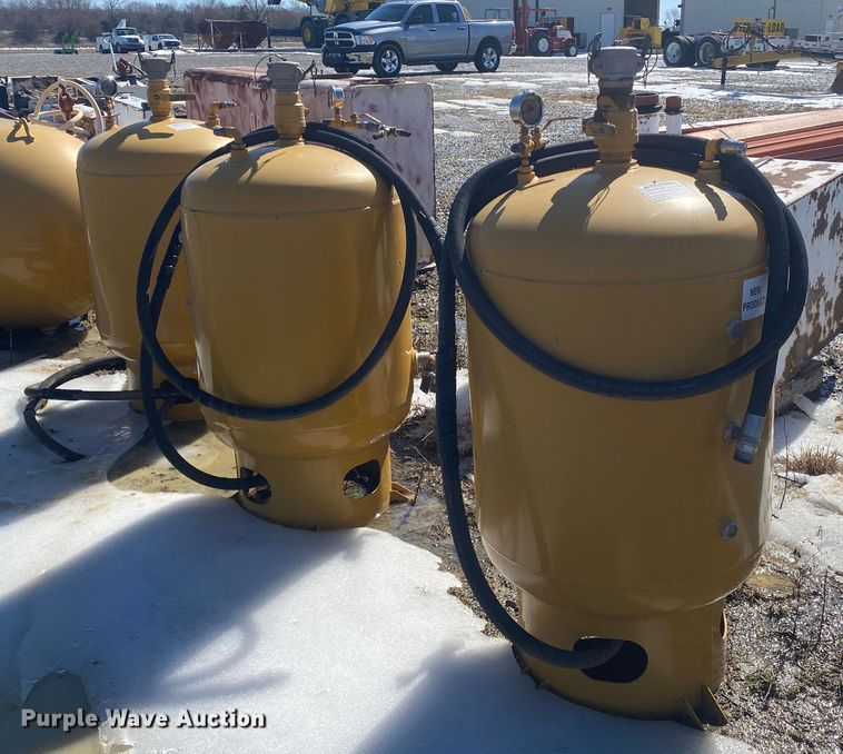 image for item DL6966 (3) air tanks