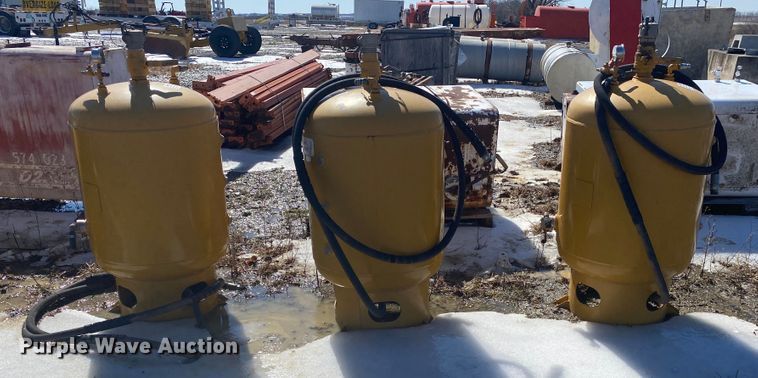 image for item DL6966 (3) air tanks