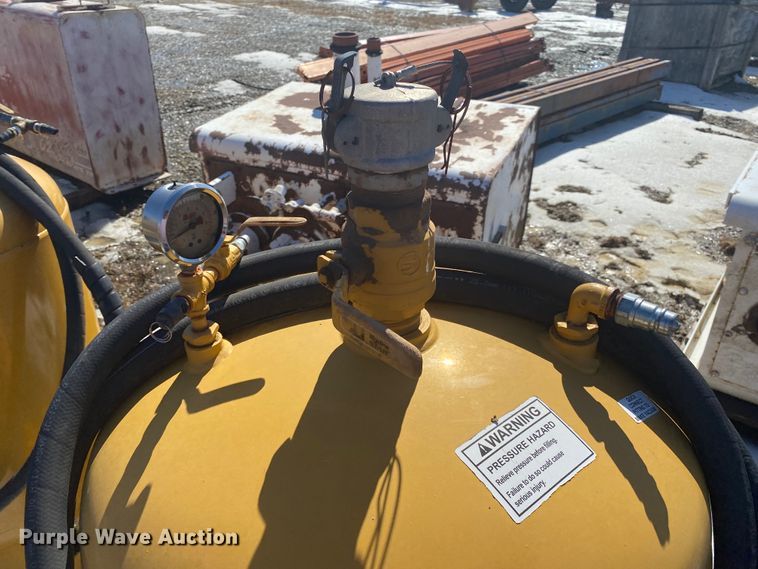 image for item DL6966 (3) air tanks