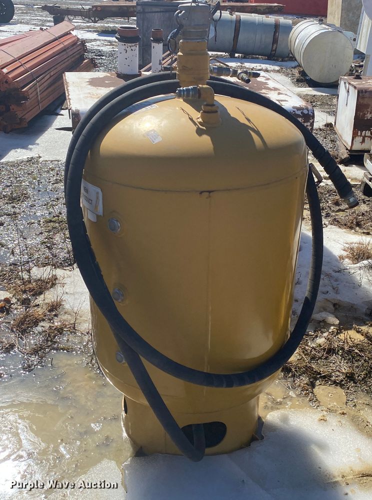 image for item DL6966 (3) air tanks