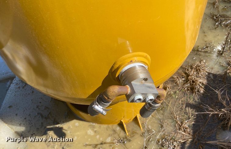 image for item DL6966 (3) air tanks