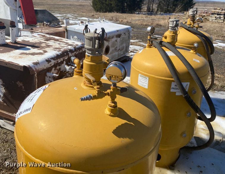 image for item DL6966 (3) air tanks