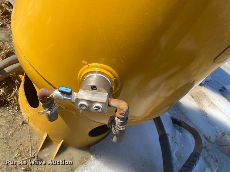 image for item DL6966 (3) air tanks