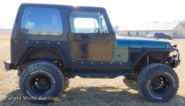 image for item DN1343 1995 Jeep Wrangler  SUV