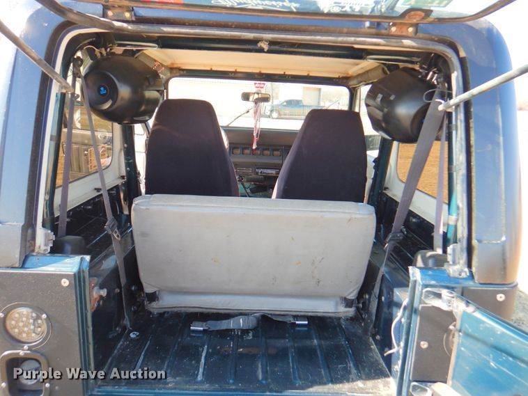 image for item DN1343 1995 Jeep Wrangler  SUV