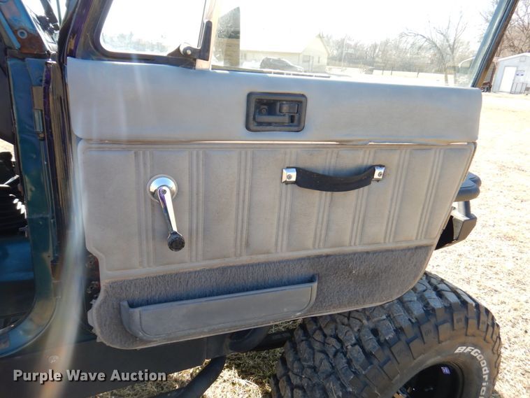 image for item DN1343 1995 Jeep Wrangler  SUV