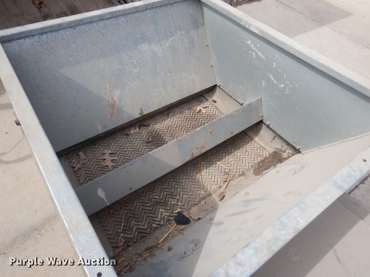 image for item DN1376 Turfco F15B Metermatic  top dresser