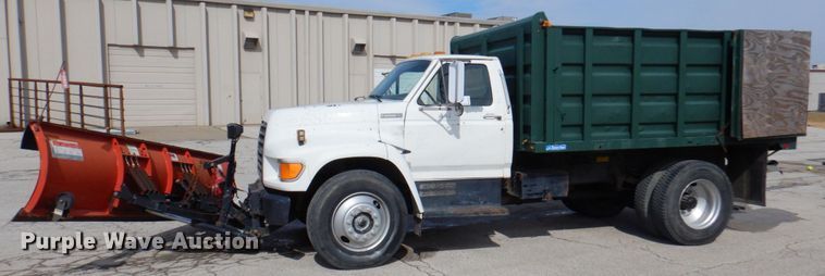 image for item DN1377 1995 Ford F800  dump truck