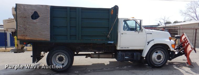 image for item DN1377 1995 Ford F800  dump truck