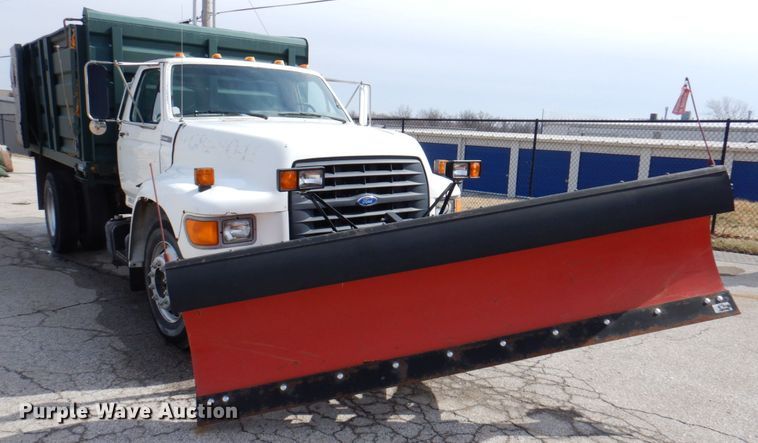 image for item DN1377 1995 Ford F800  dump truck