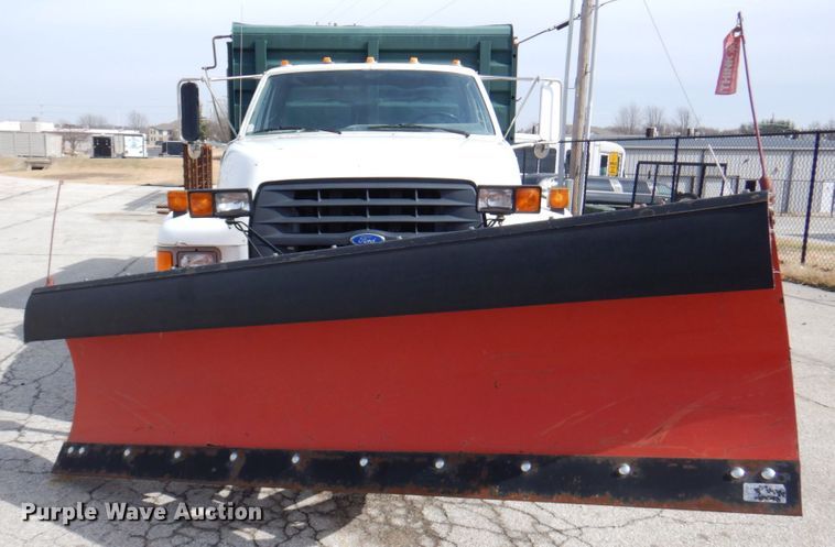 image for item DN1377 1995 Ford F800  dump truck