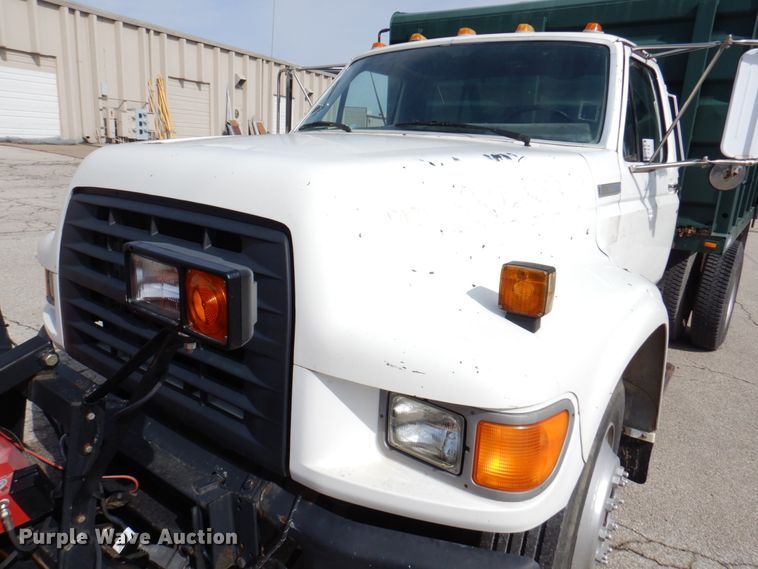 image for item DN1377 1995 Ford F800  dump truck